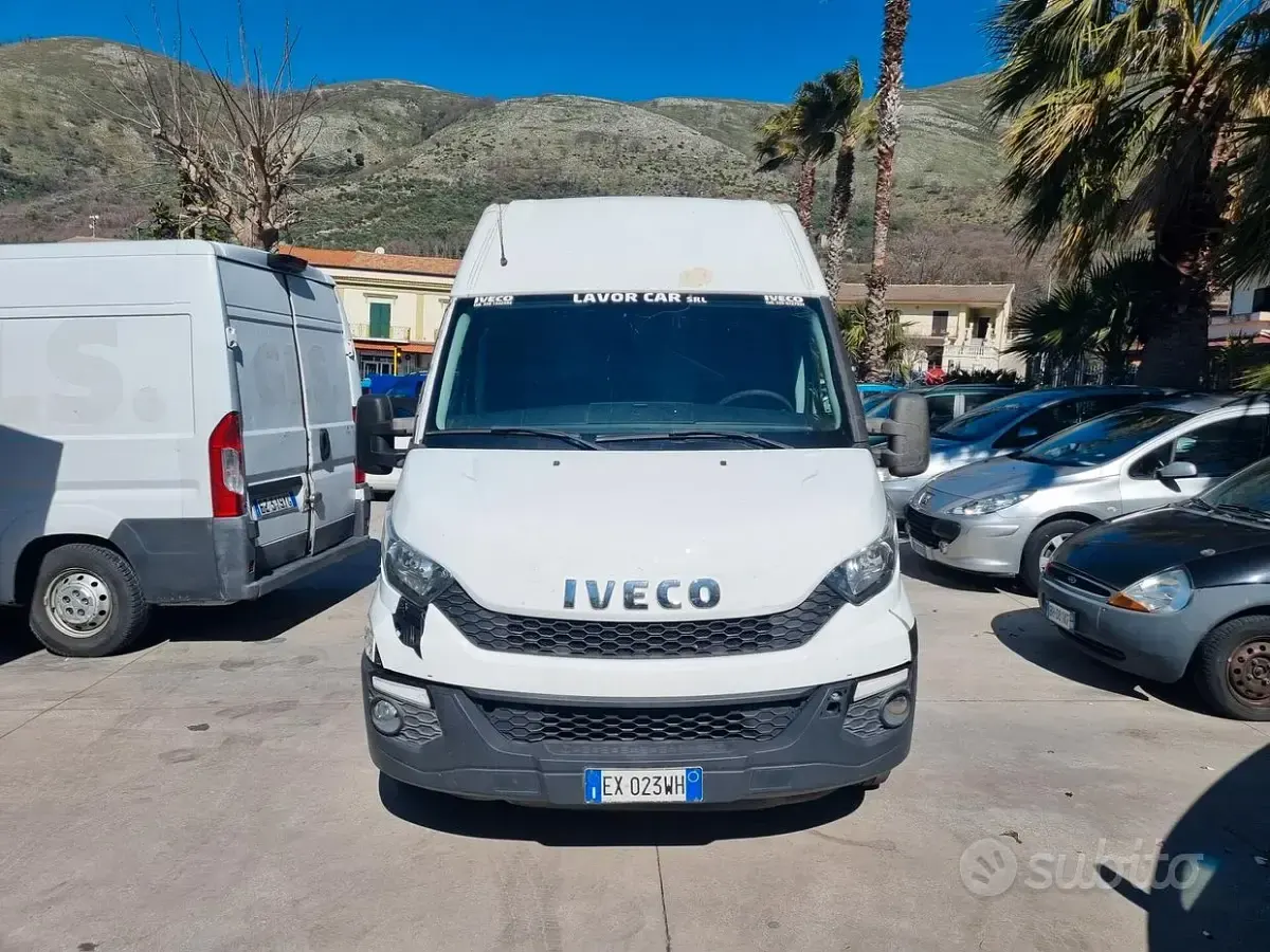 Usata Iveco Daily 126 CV (92 kW) 2014 Bianco Berlina