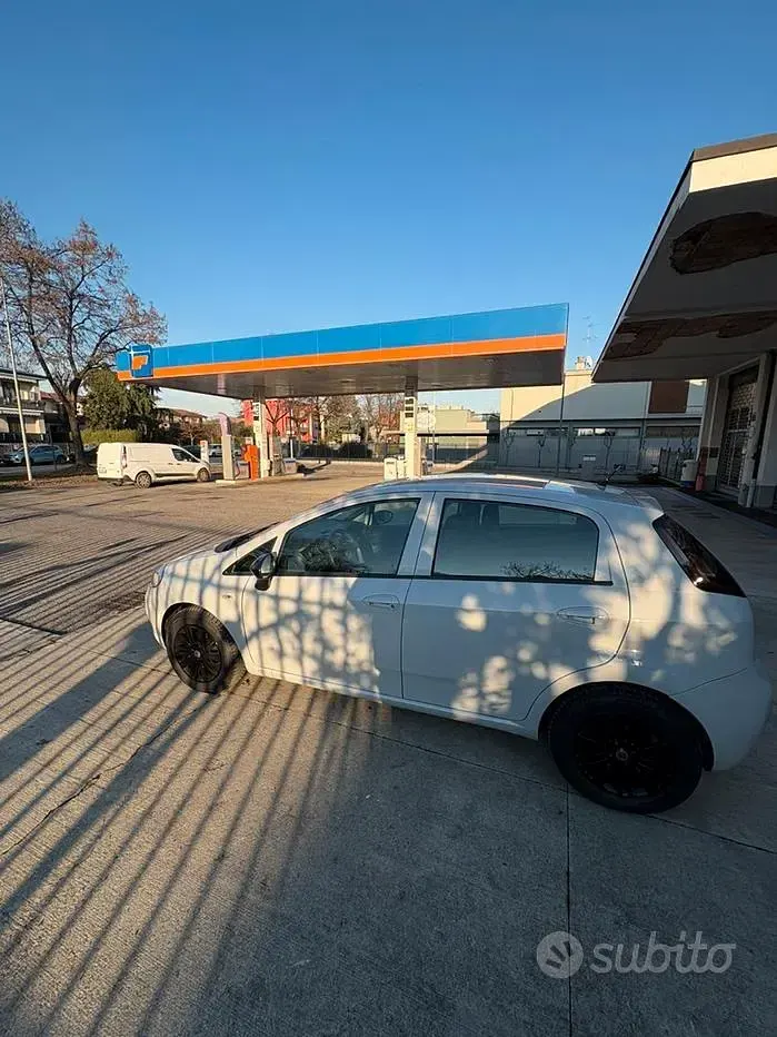 Usata Fiat Grande Punto 65 CV (47 kW) 2007 Grigio Utilitaria