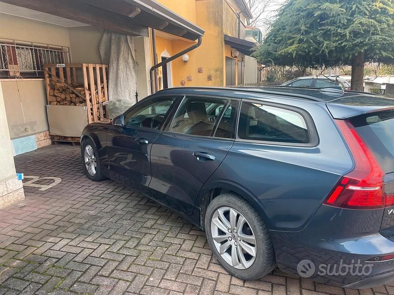 Usata Volvo V60 Business Edition 2019 Blu Station wagon