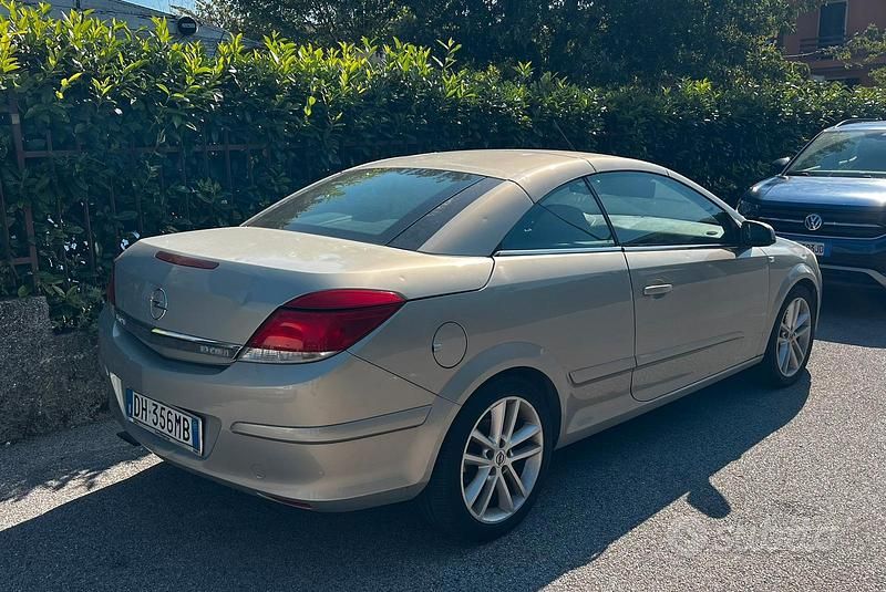 Usata 2007 Opel Astra Cabriolet Cabrio | 4250 € - Immagine 1/4