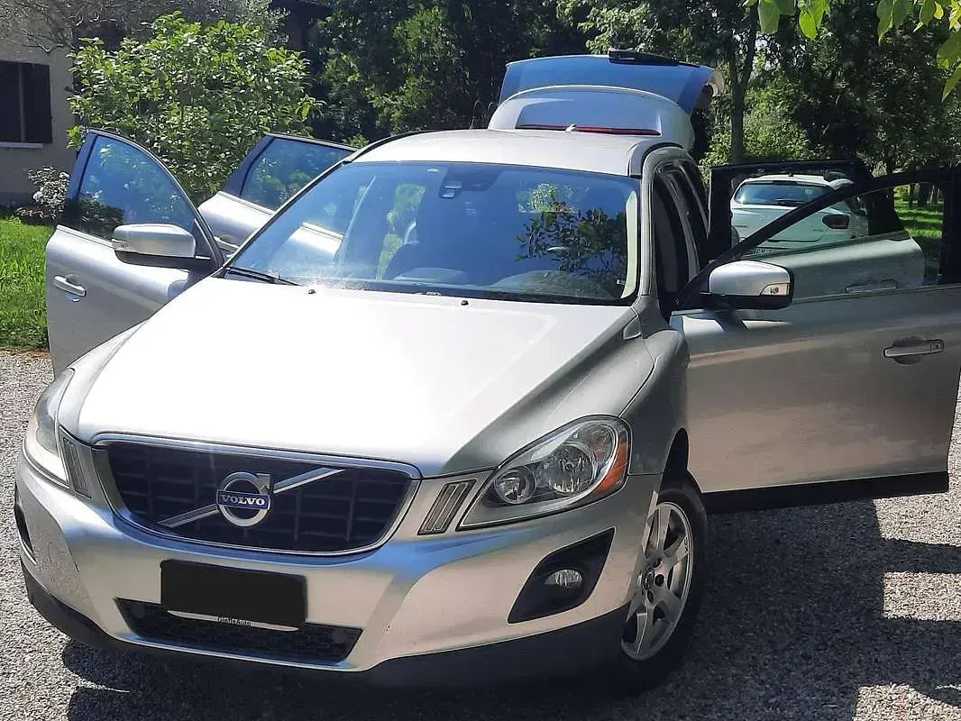 Usata Volvo XC60 Momentum 185 CV (136 kW) 2009 Argento SUV