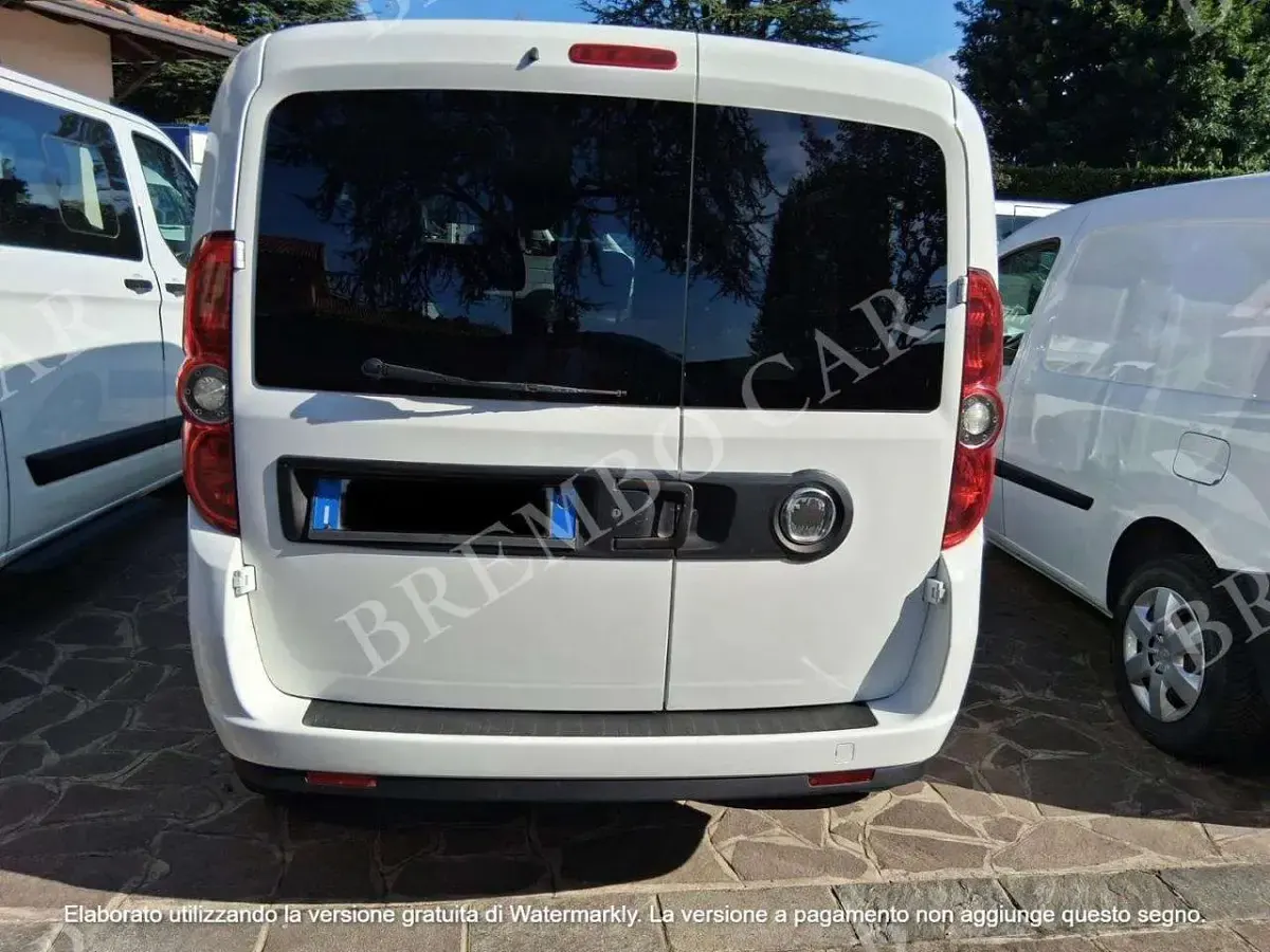 Usata Fiat Doblò 105 CV (77 kW) 2012 Bianco Monovolume