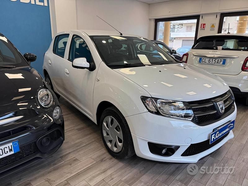 Usata Dacia Sandero Lauréate 75 CV (55 kW) 2016 Bianco Berlina