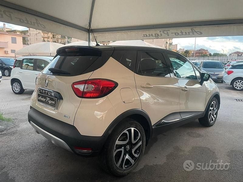 Usata Renault Captur 90 CV (66 kW) 2016 Beige SUV