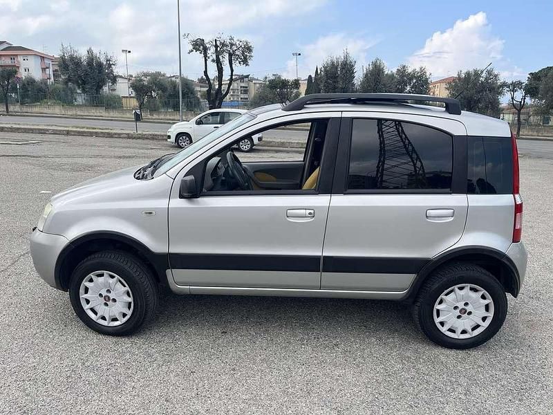 Usata Fiat Panda 4x4 Climbing 69 CV (50 kW) 2006 Utilitaria