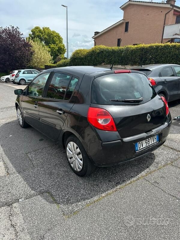 Usata Renault Clio II 75 CV (55 kW) 2009 Nero Utilitaria
