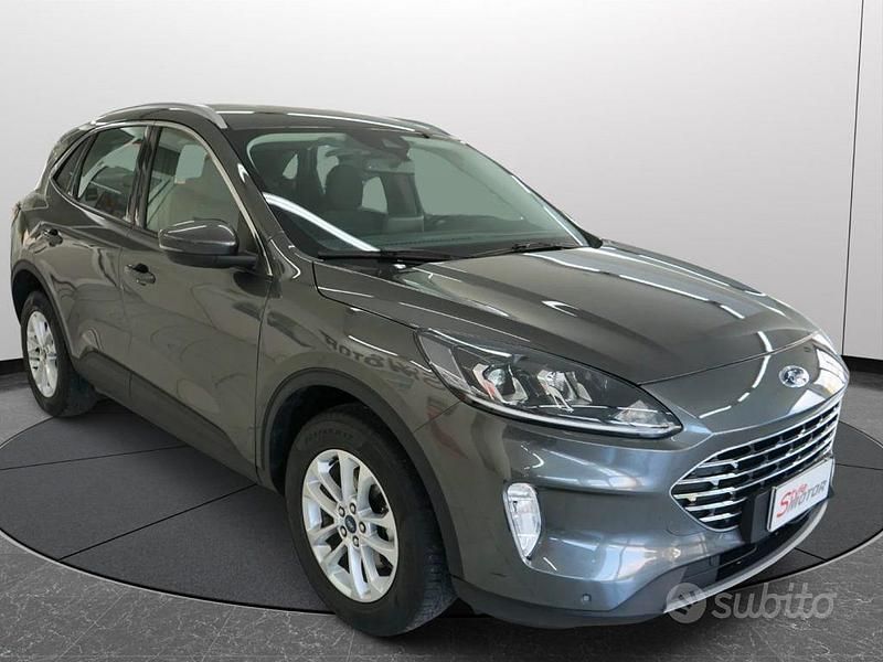 Usata Ford Kuga Titanium 190 CV (139 kW) 2022 Grigio scuro SUV