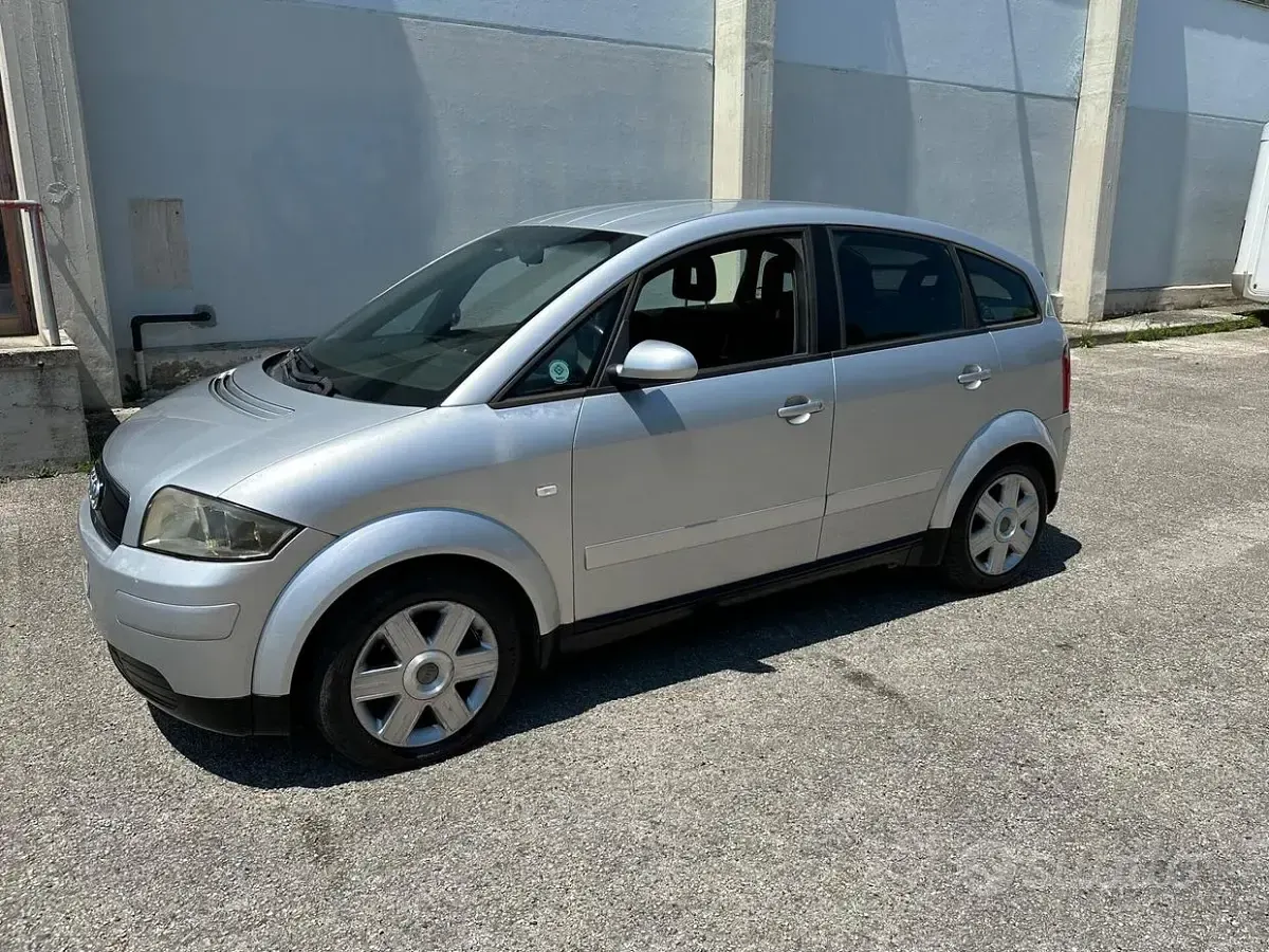 Usata Audi A2 75 CV (55 kW) 2005 Grigio Utilitaria