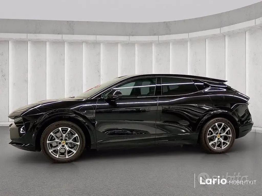 Usata Lotus Eletre 139 kW (190 CV) 2024 Nero SUV
