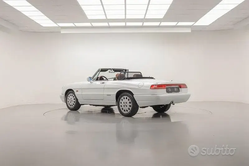 Usata Alfa Romeo Spider 122 CV (89 kW) 1990 Bianco Cabrio