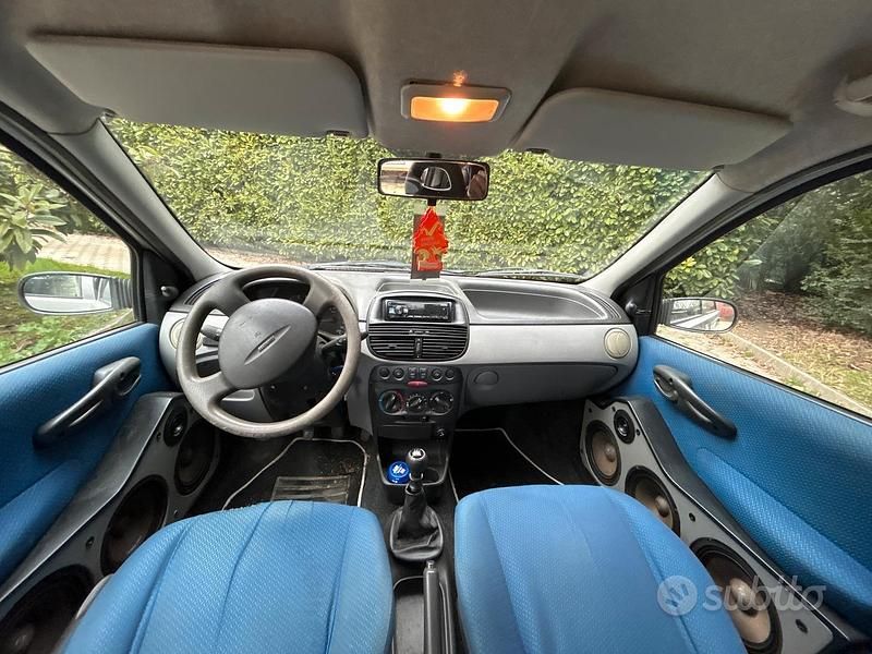 Usata Fiat Punto 60 CV (44 kW) 2001 Grigio Utilitaria