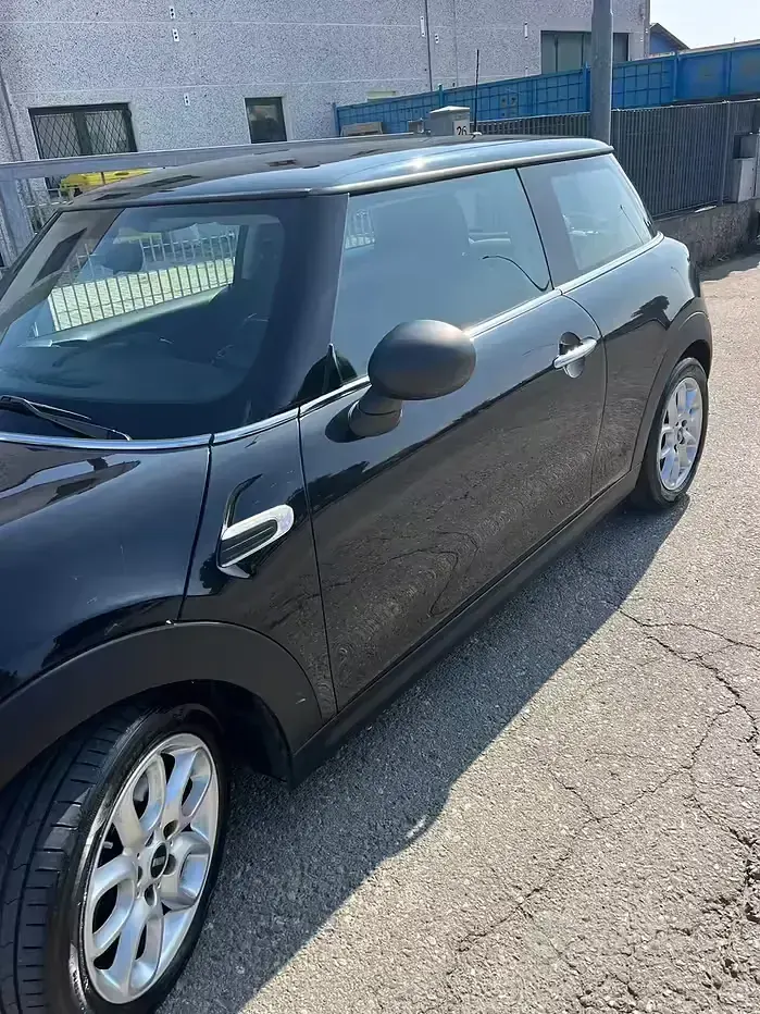 Usata Mini ONE 102 CV (75 kW) 2017 Nero Utilitaria