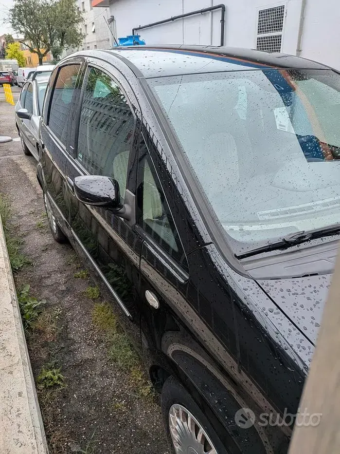 Usata Lancia Musa 95 CV (69 kW) 2007 Nero Monovolume