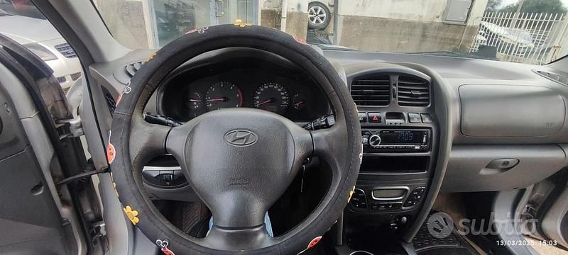 Usata Hyundai Santa Fe Dynamiq 125 CV (91 kW) 2005 Grigio SUV