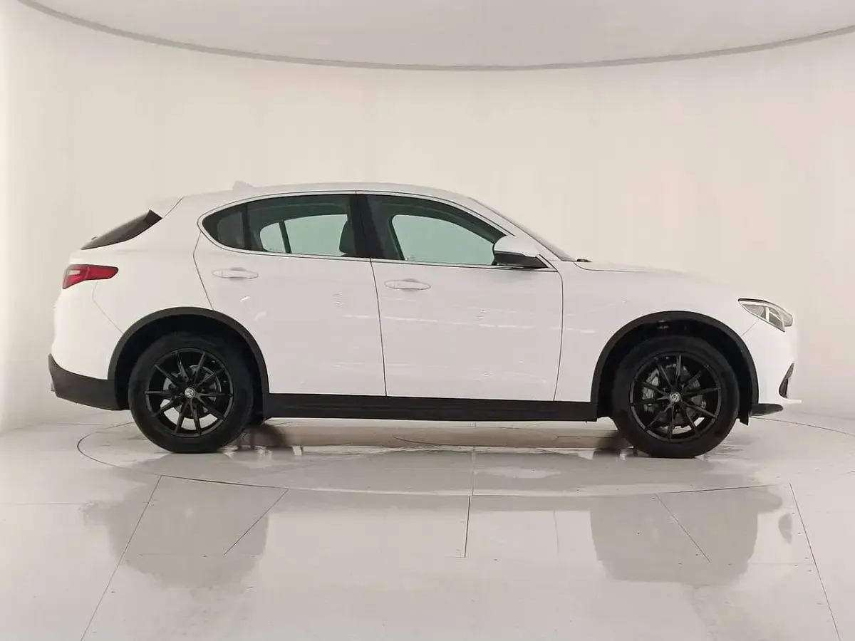 Usata Alfa Romeo Stelvio Executive 209 CV (153 kW) 2019 Bianco alfa SUV