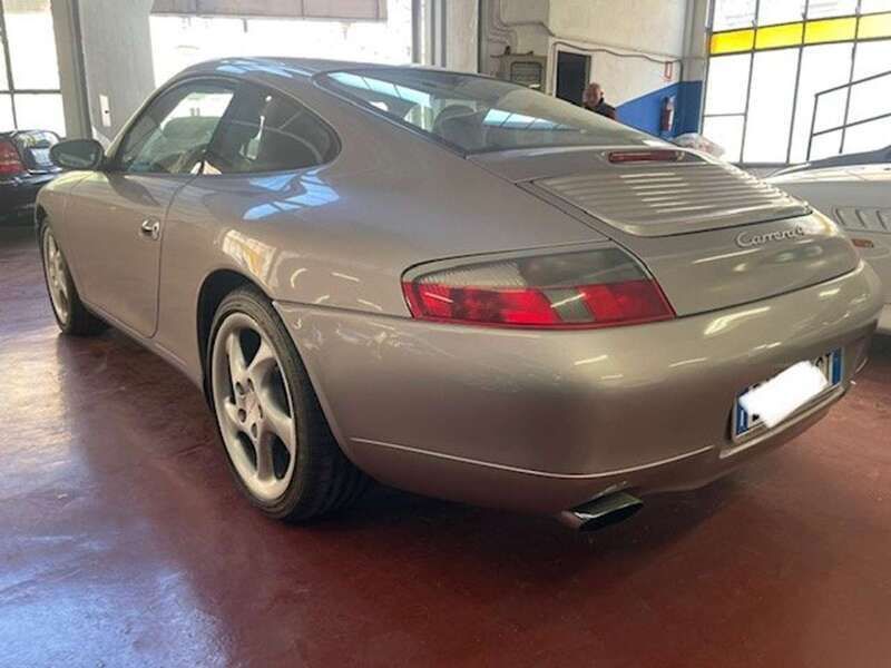 Usata Porsche 911 Carrera 4 300 CV (220 kW) 2001 Grigio Coupé