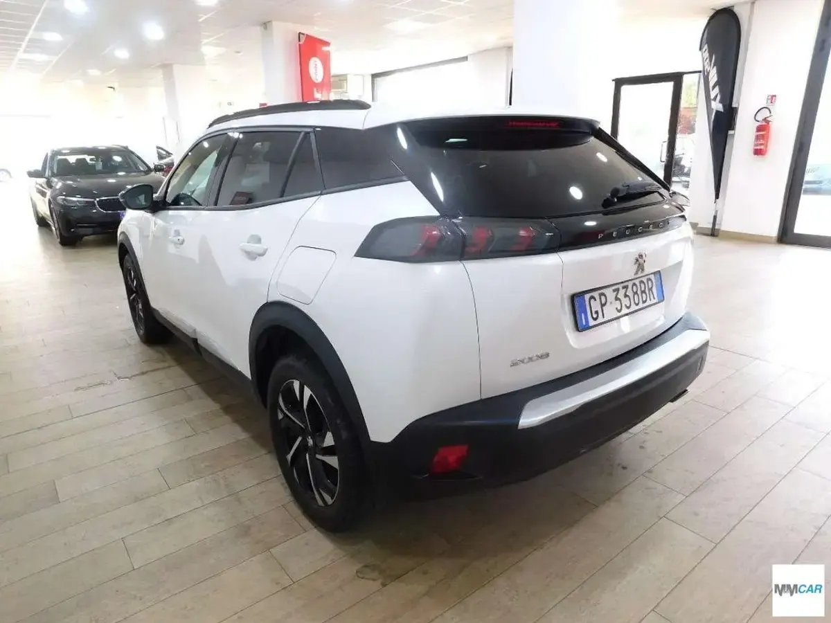 Usata Peugeot 2008 Allure 131 CV (96 kW) 2023 Bianco SUV