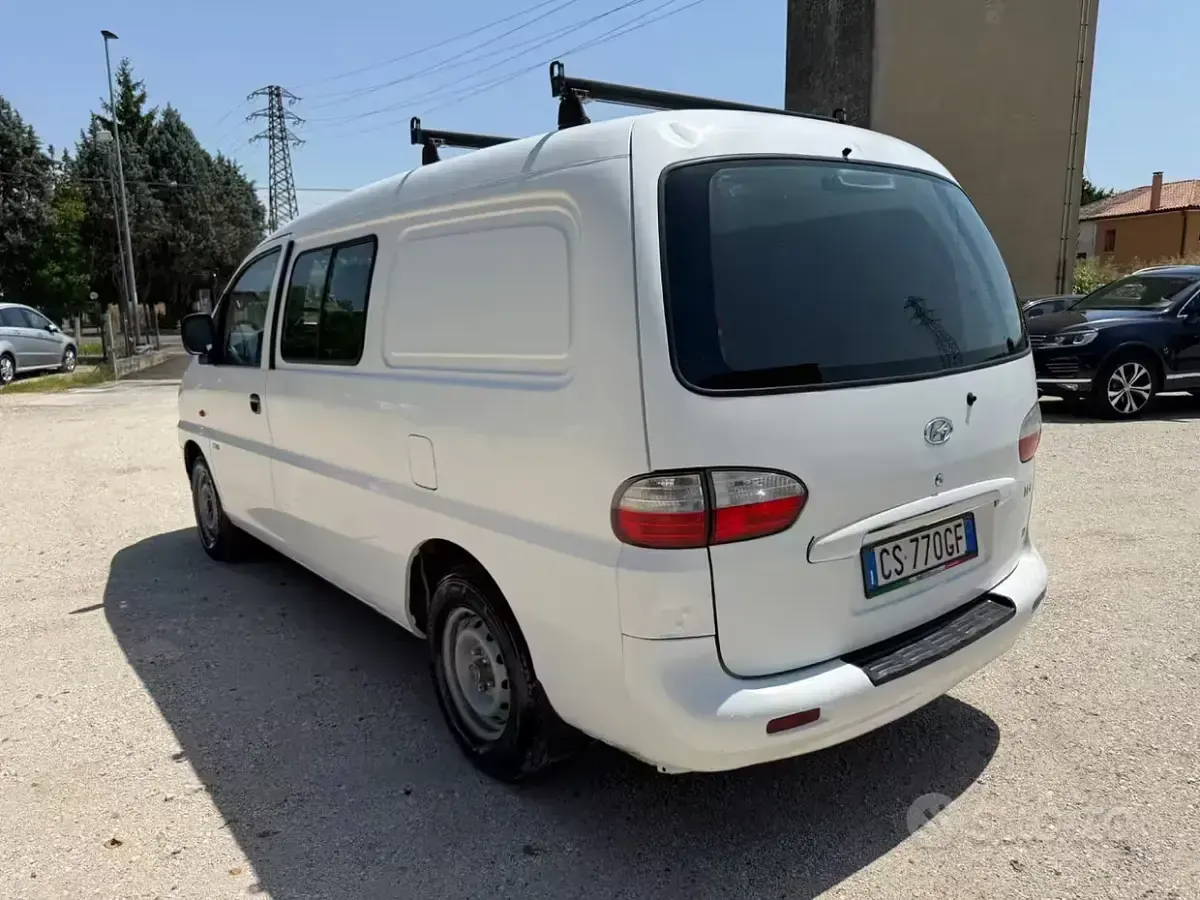 Usata Hyundai H-1 Style 140 CV (102 kW) 2004 Bianco Monovolume