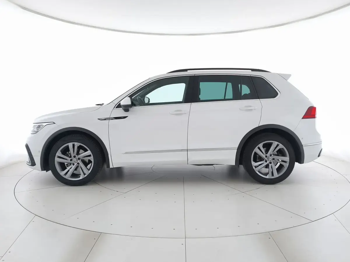 Usata VW Tiguan R-line 150 CV (110 kW) 2023 Pure white SUV