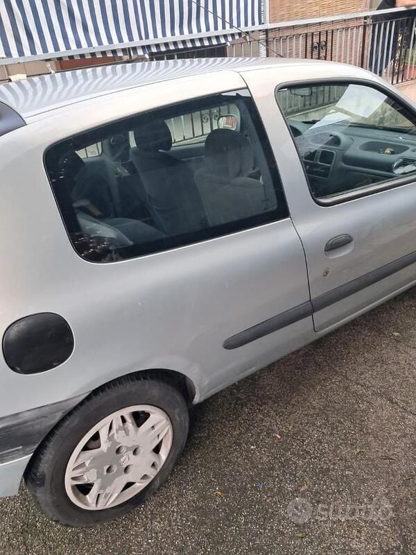 Usata Renault Clio II 78 CV (57 kW) 1998 Grigio Utilitaria