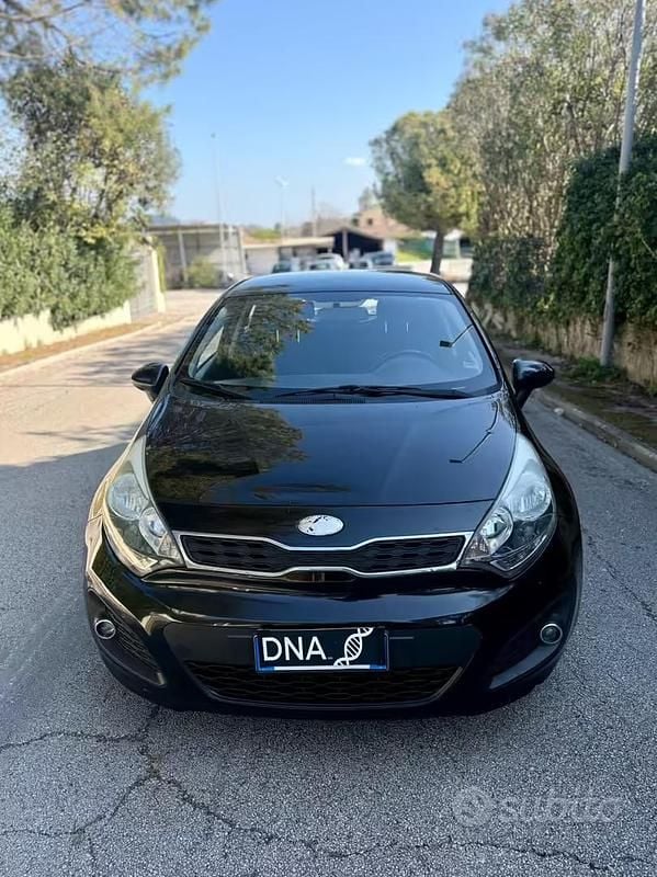Usata Kia Rio 85 CV (62 kW) 2015 Nero Berlina