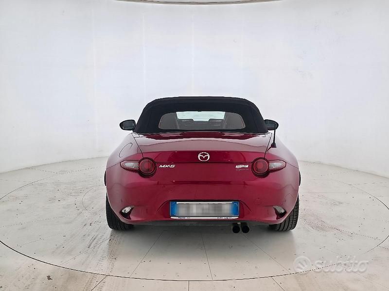 Usata Mazda MX5 Inclusive 160 CV (117 kW) 2018 Rosso Cabrio