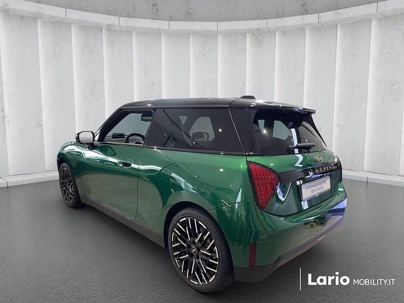 Nuova Mini Cooper Favoured 55 kW (75 CV) 2026 Utilitaria