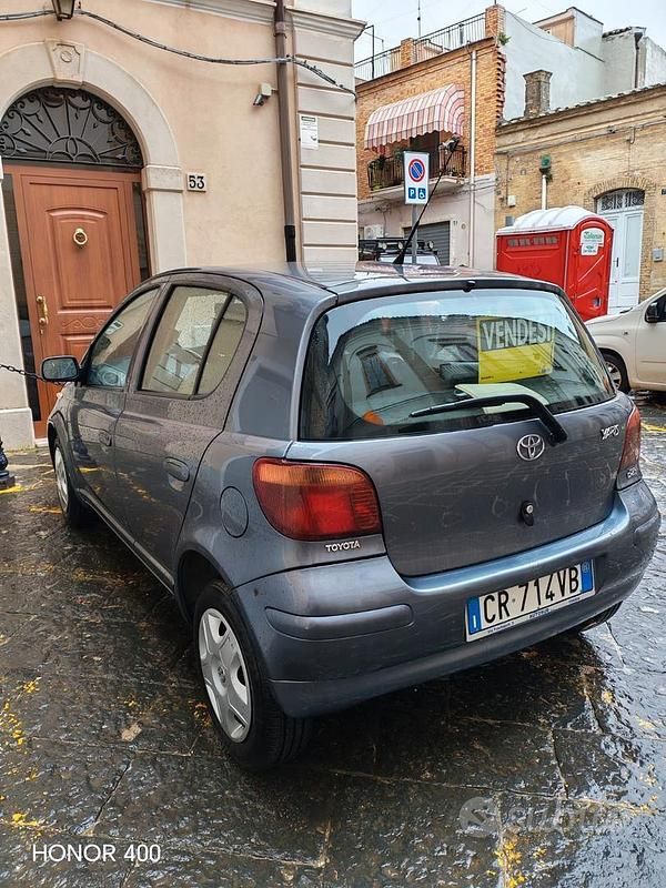 Usata Toyota Yaris 2005 Grigio Berlina