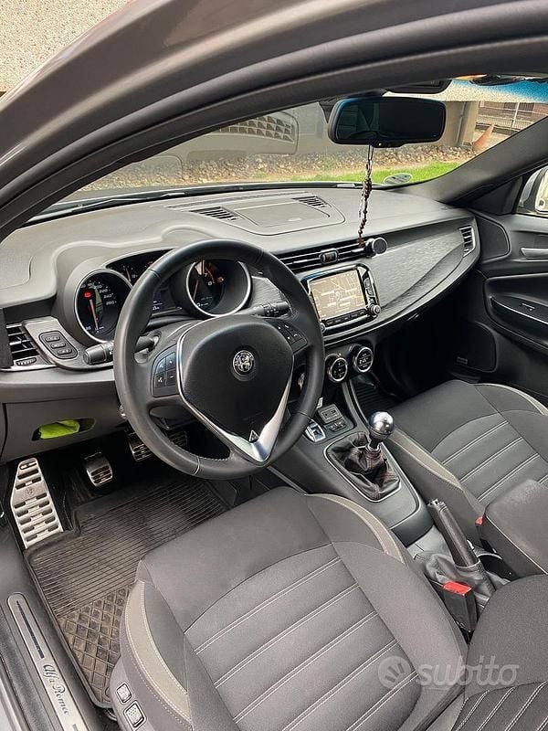 Usata Alfa Romeo Giulietta Super 120 CV (88 kW) 2020 Grigio Utilitaria