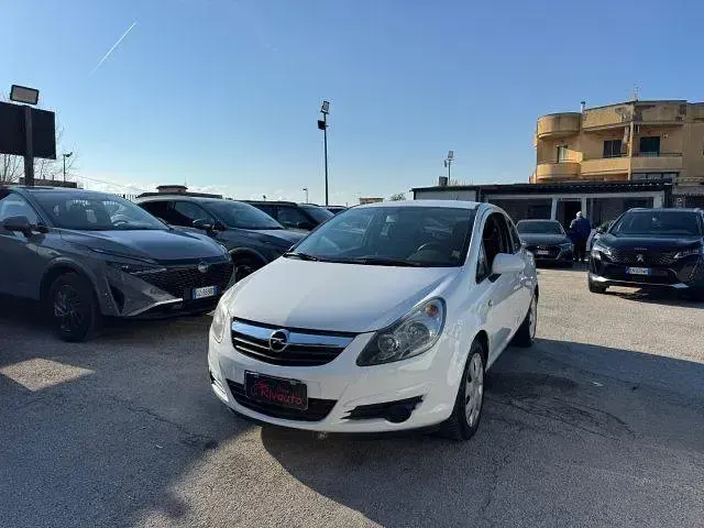 Usata Opel Corsa Cosmo 74 CV (54 kW) 2010 Bianco Utilitaria