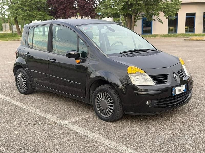 Usata Renault Modus 82 CV (60 kW) 2006 Nero Monovolume