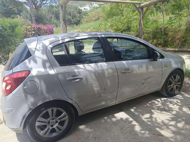 Usata Opel Corsa Edition 95 CV (69 kW) 2010 Berlina