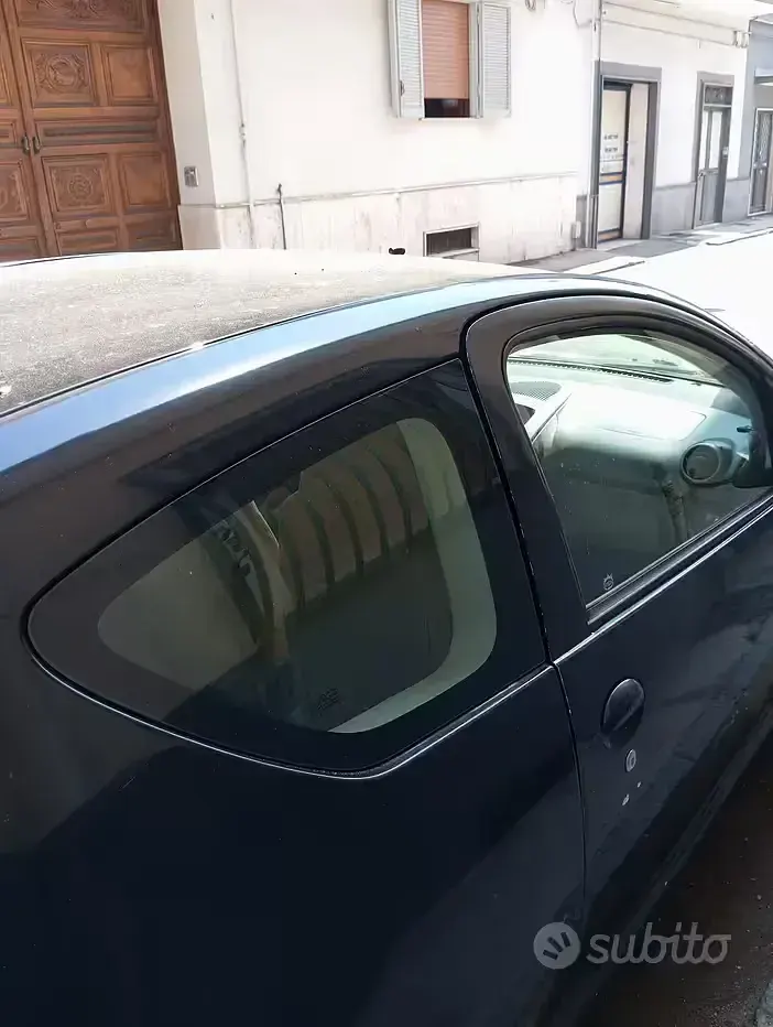Usata Peugeot 107 68 CV (50 kW) 2006 Nero Utilitaria