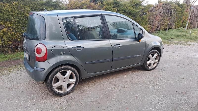 Usata 2004 Renault Modus Monovolume | 500 € (Super prezzo) - Immagine 1/2