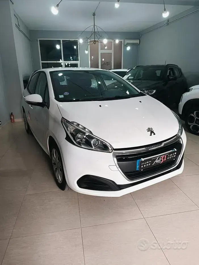 Usata Peugeot 208 Active 68 CV (50 kW) 2018 Bianco Utilitaria