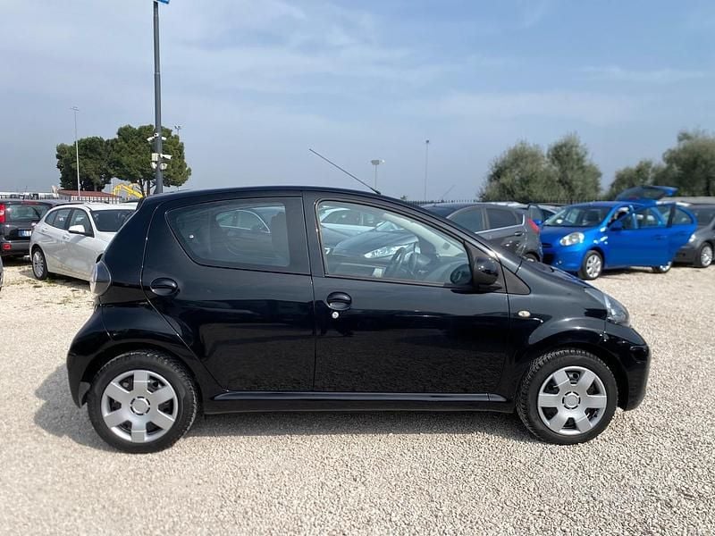 Usata Toyota Aygo Sol 68 CV (50 kW) 2010 Nero Utilitaria