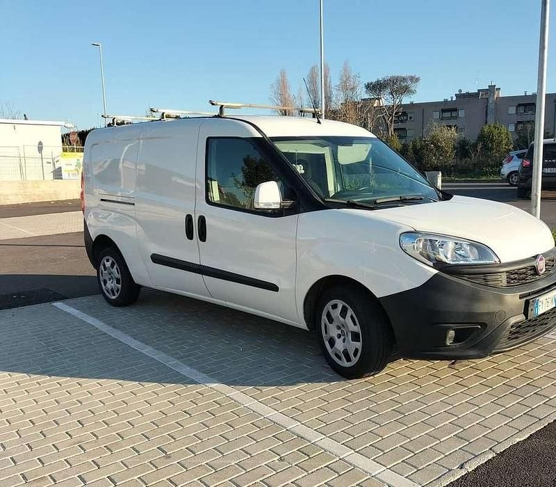 Usata Fiat Doblò Lounge 120 CV (88 kW) 2019 Bianco Monovolume