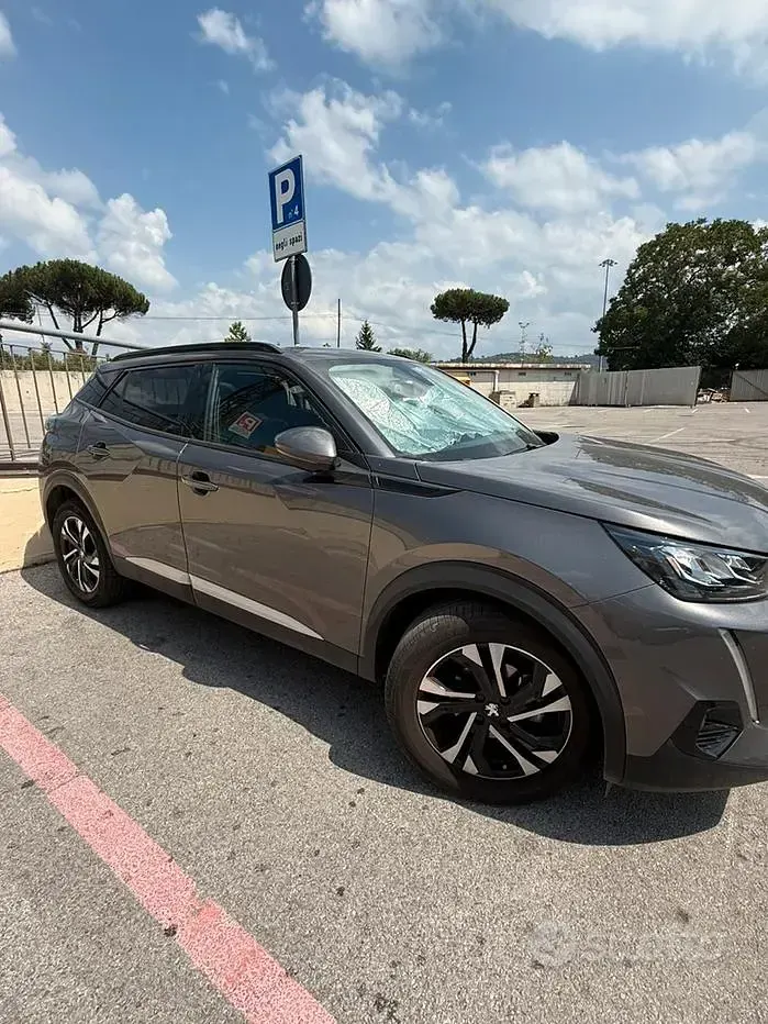 Usata Peugeot 2008 Allure 110 CV (80 kW) 2021 Grigio SUV