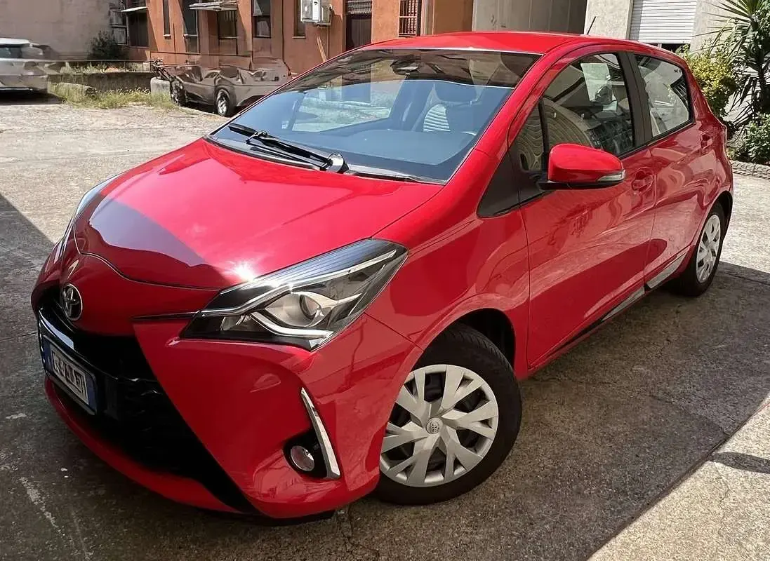 Usata Toyota Yaris Active 69 CV (50 kW) 2017 Rosso Berlina