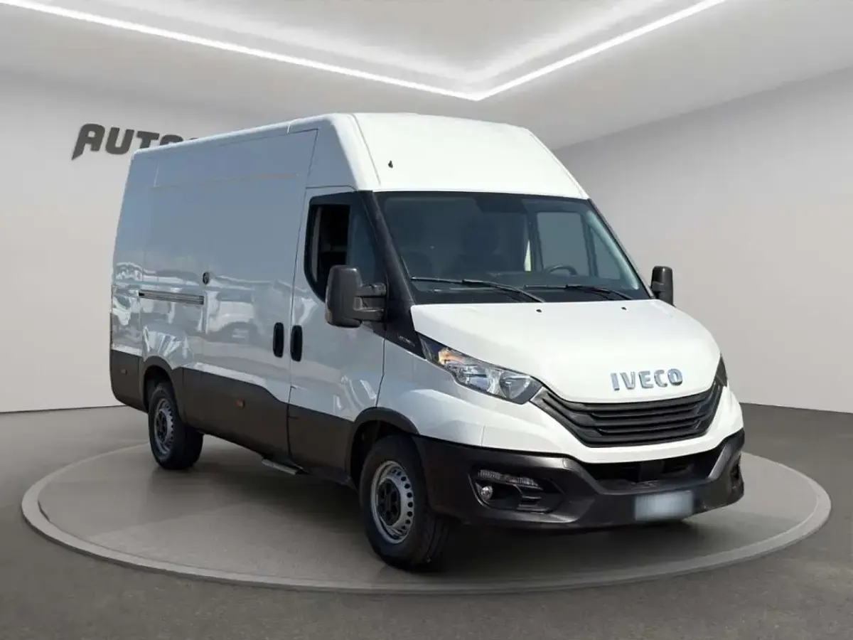 Usata Iveco Daily 136 CV (100 kW) 2023 Bianco Furgone