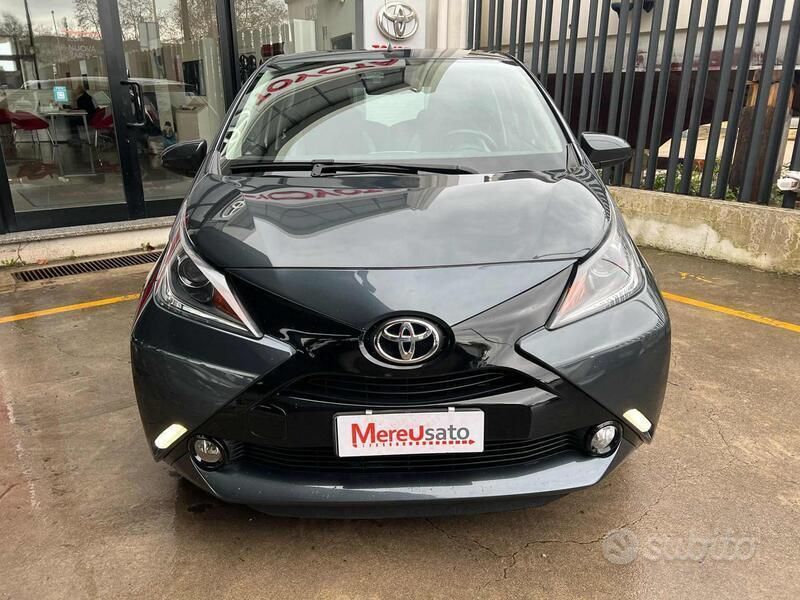 Usata Toyota Aygo Cool 69 CV (50 kW) 2018 Grigio Utilitaria