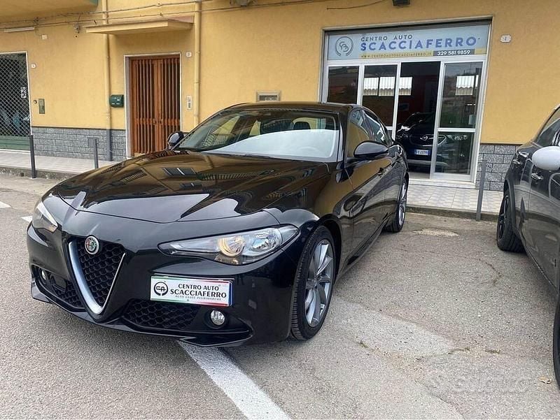 Usata Alfa Romeo Giulia 150 CV (110 kW) 2017 Nero Berlina