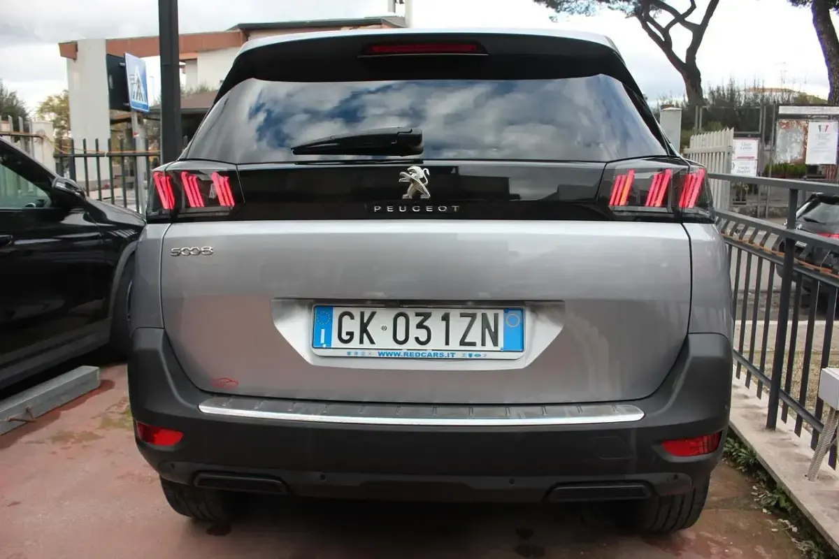 Usata Peugeot 5008 Allure 131 CV (96 kW) 2022 Bianco SUV
