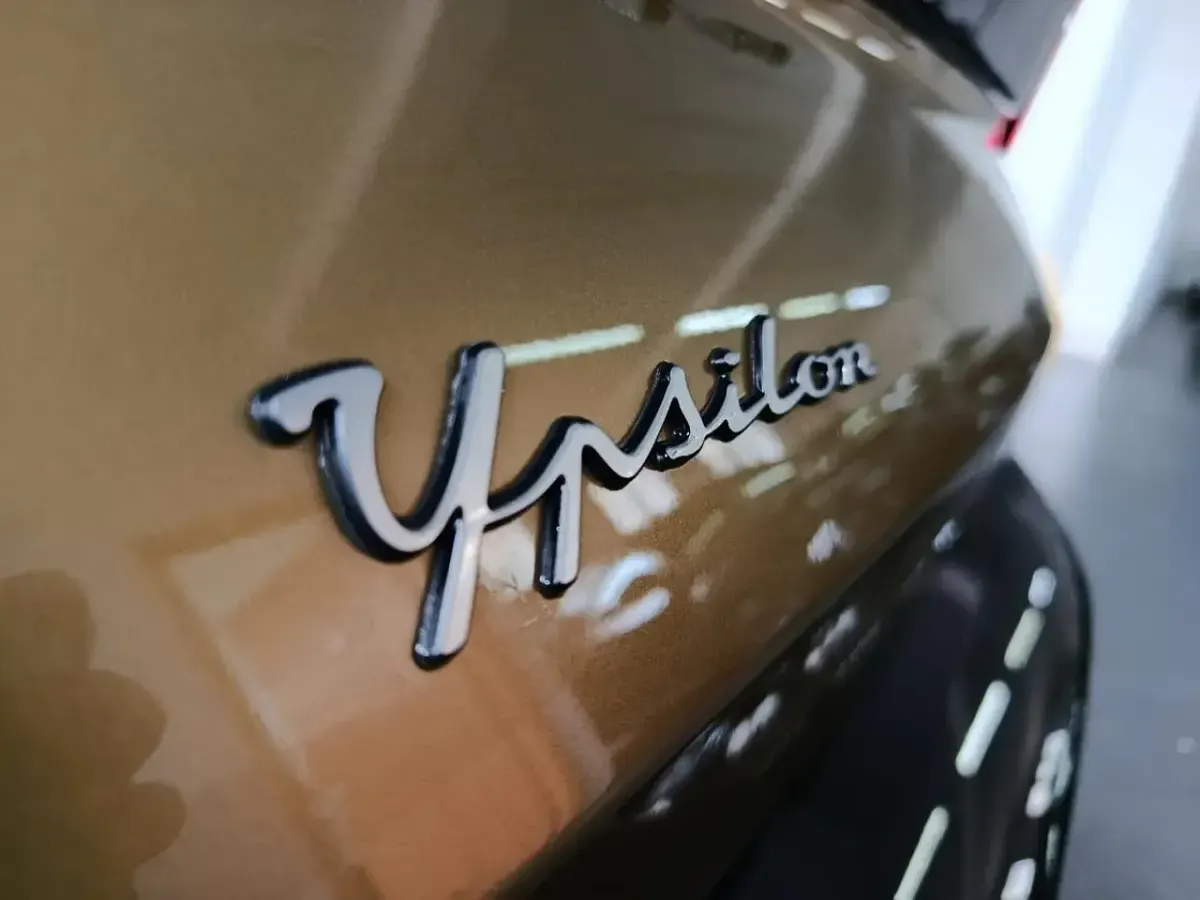 Usata Lancia Ypsilon 100 CV (73 kW) 2024 Oro Utilitaria