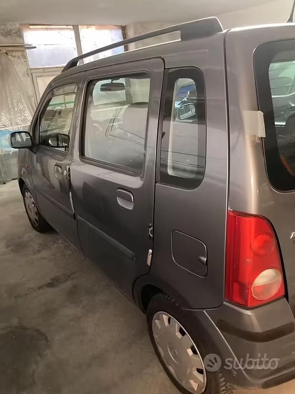 Usata Opel Agila Club 80 CV (58 kW) 2005 Grigio Monovolume
