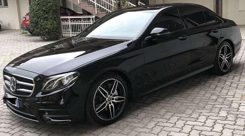 Usata Mercedes E220 AMG line 194 CV (142 kW) 2017 Berlina