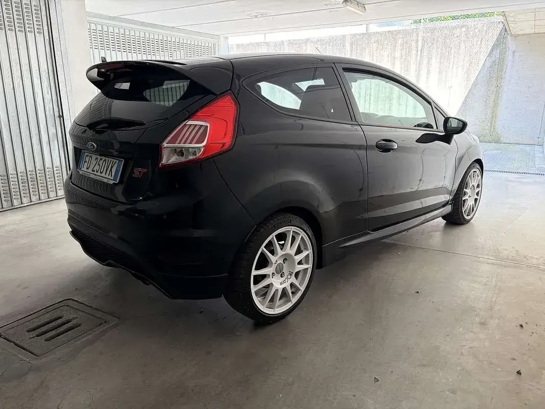 Usata Ford Fiesta ST 182 CV (133 kW) 2016 Nero Utilitaria