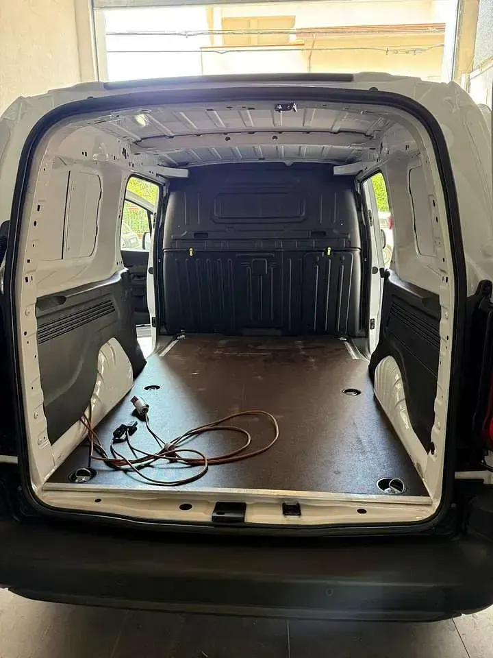 Usata Peugeot Partner Premium 131 CV (96 kW) 2023 Bianco Monovolume