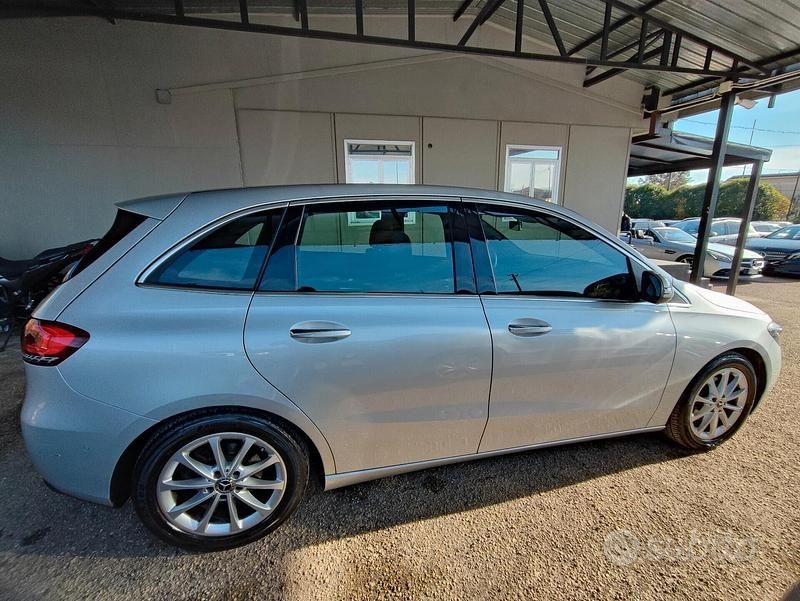 Usata Mercedes B180 116 CV (85 kW) 2019 Grigio Monovolume