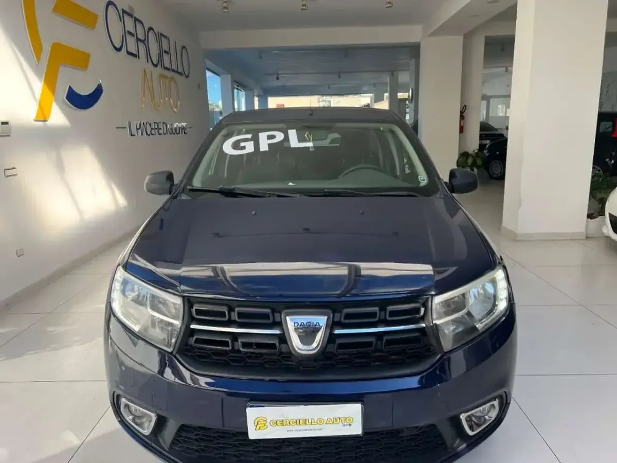 Usata Dacia Sandero Comfort 90 CV (66 kW) 2018 Blu metallizzato Utilitaria
